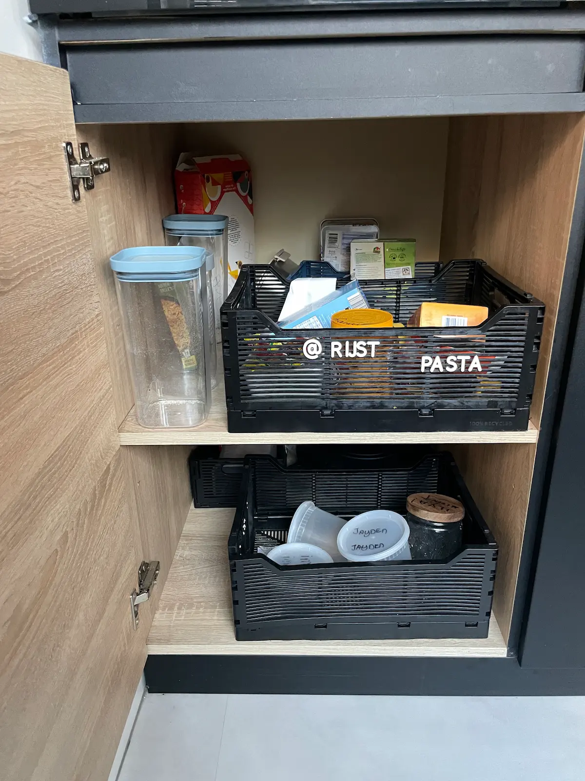 Voorraadkast in de keuken voor het organizingtraject in Vlissingen