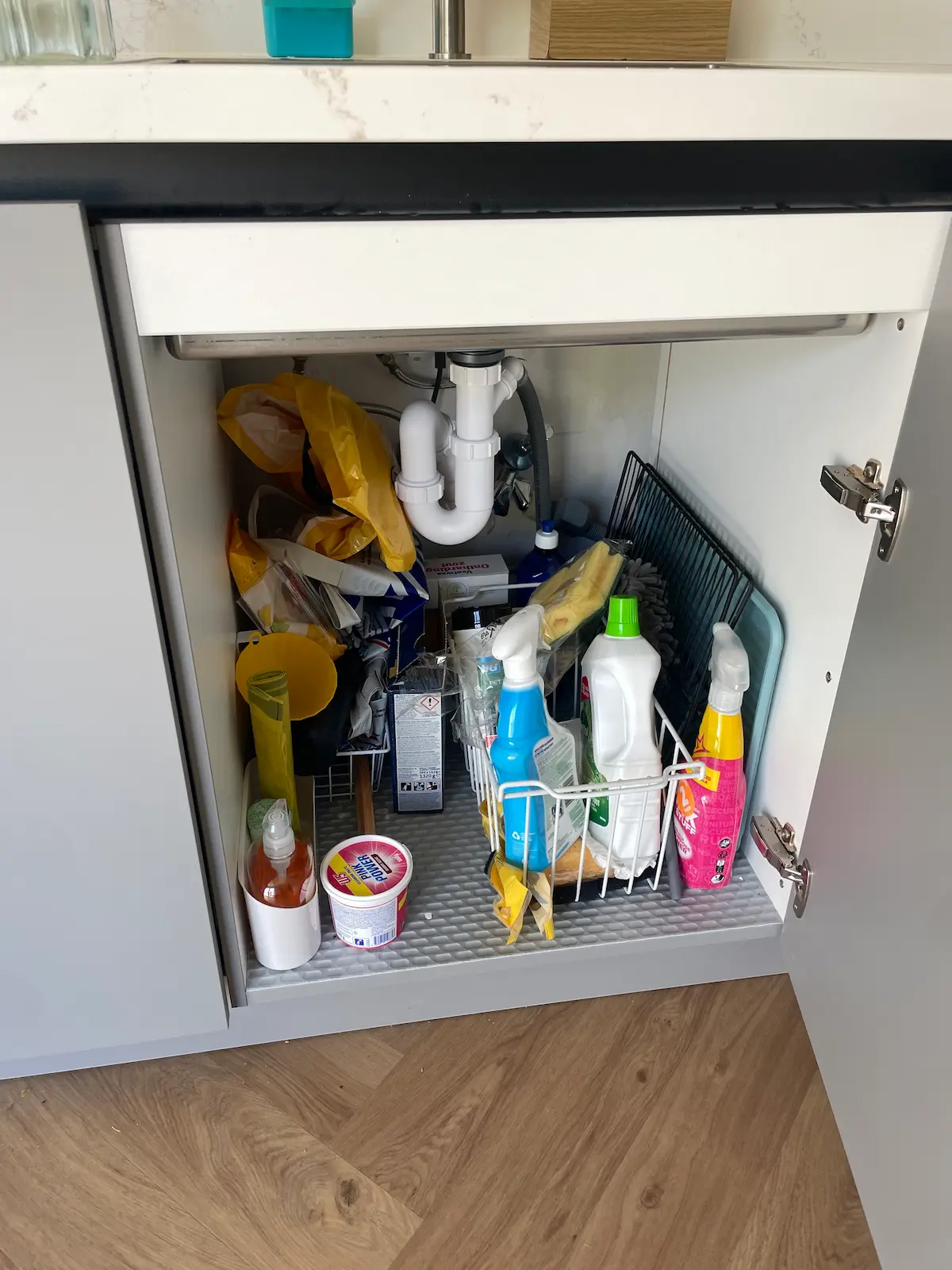 Gootsteenkastje voor het organiseren door Organizing by Charda